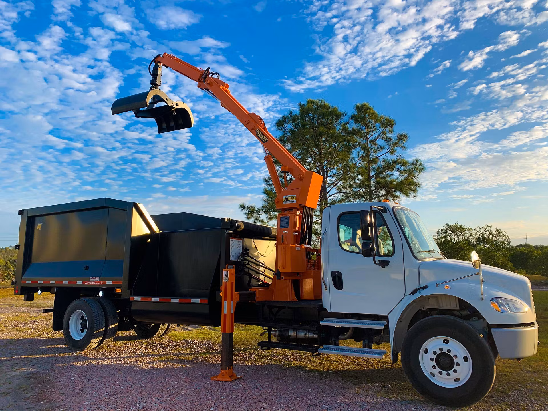 TR3 Route Assistant grapple loader 2