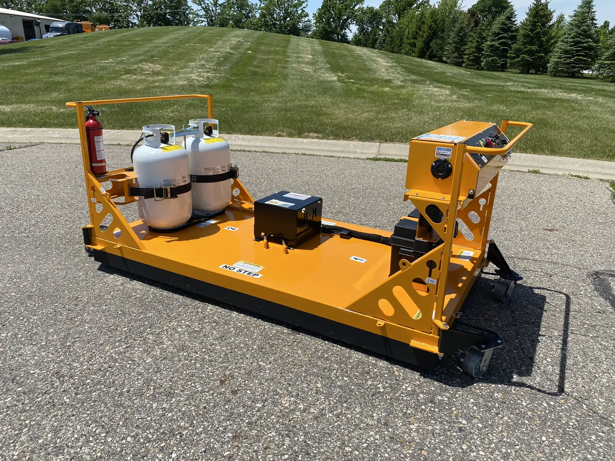 isg-rents-km-international-km2-18x-asphalt