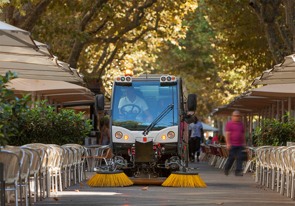 b200_compact_sweeper