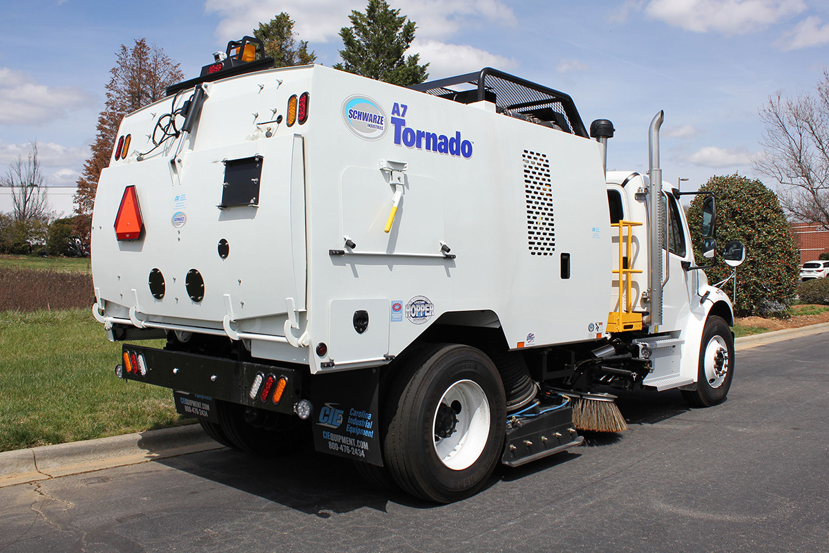 Schwarze-A7-Tornado-Street-Sweeper-Rear